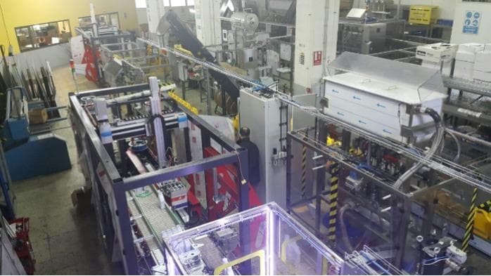 Full Automatic Filling Line (Robotic Case Strech& Cartoning)