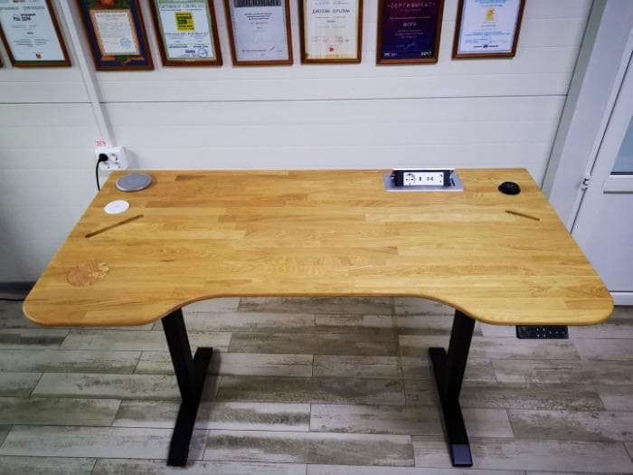 Ergonomic table with electric lift for sit-to-stand working