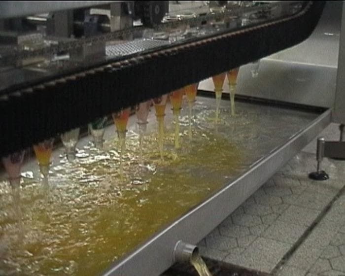 Gripper conveyor - Discharging residual liquid