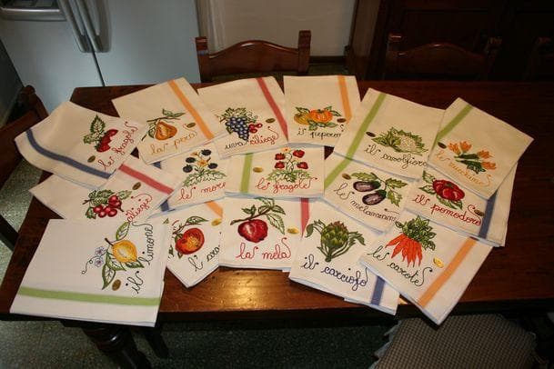 Canovacci ricamati a mano su qualsiasi tipo di tessuto