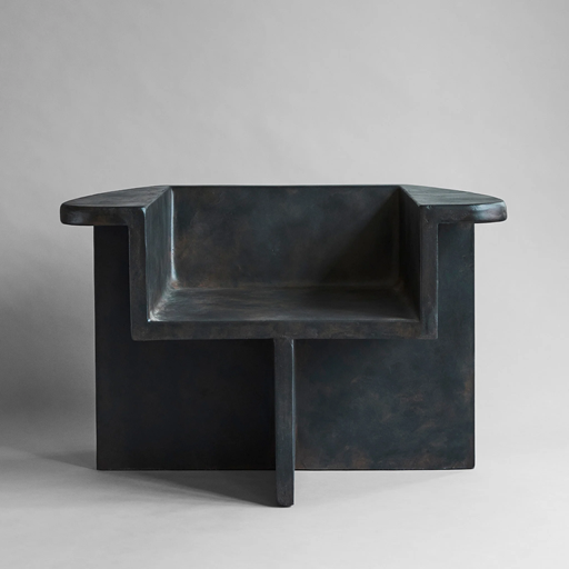 Brutalistischer architektonischer Sessel