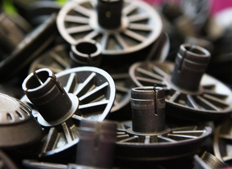 пластмассовые автомобильные детали