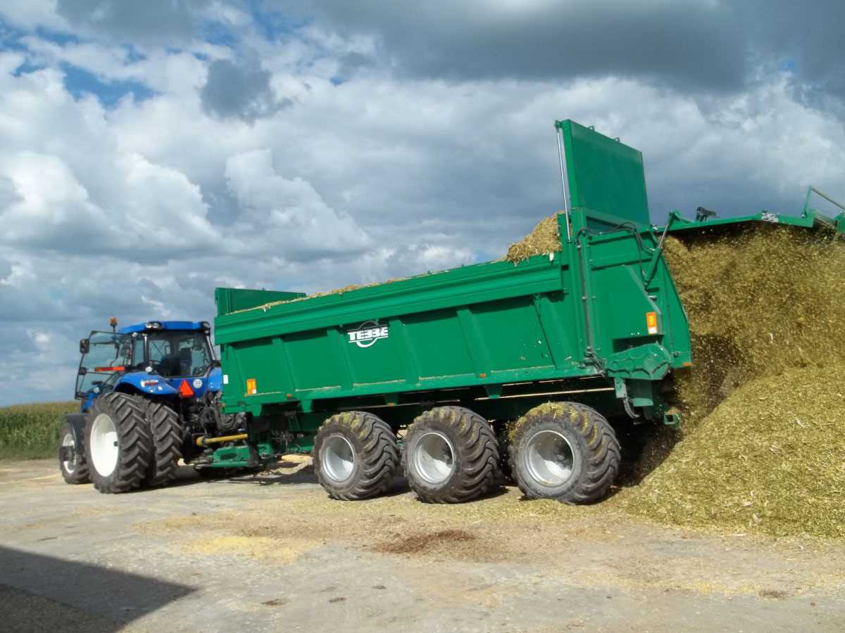 ST 550 Tridem silaj römorku