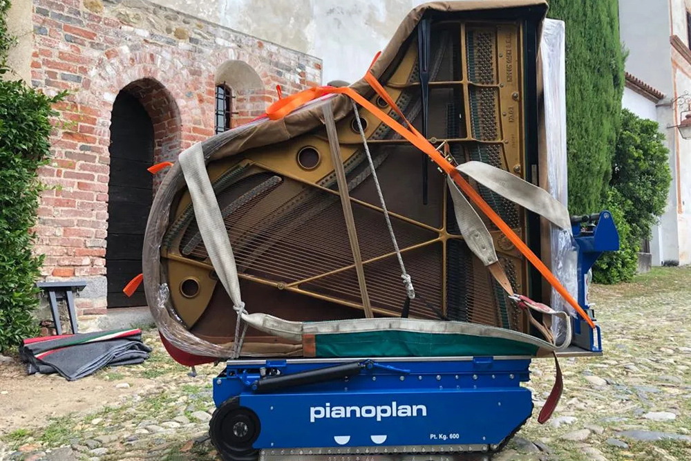 MOVING PIANOS AND SAFES