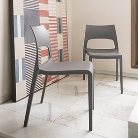 Idole model sandalye