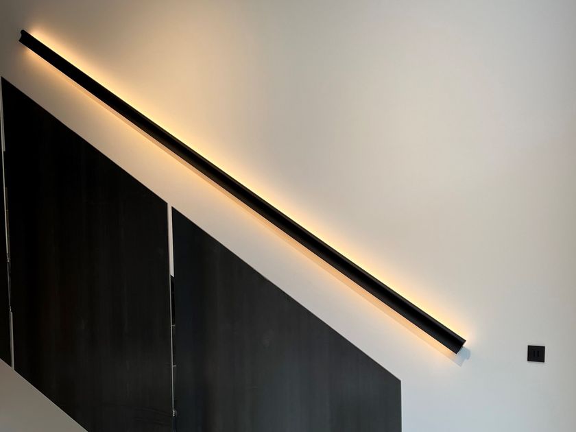VIRGOLA - LED aluminium handrail