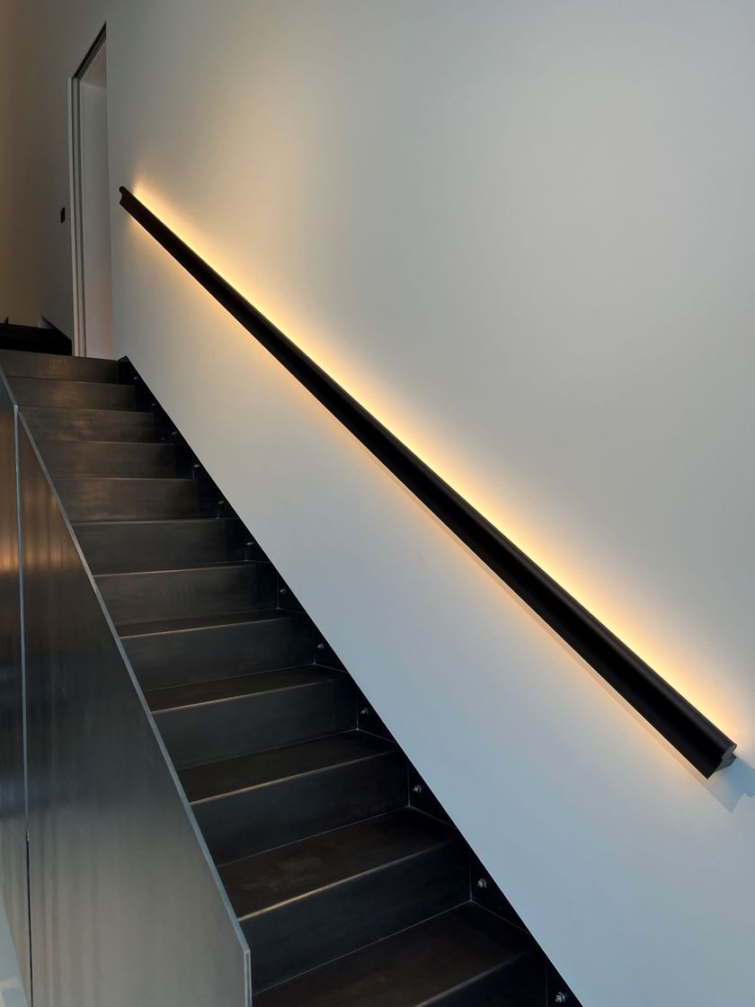 VIRGOLA - LED aluminium handrail-3