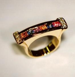 safir tasli altin yuzuk