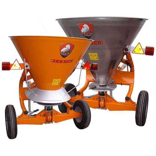 Прицепной разбрасыватель удобрений