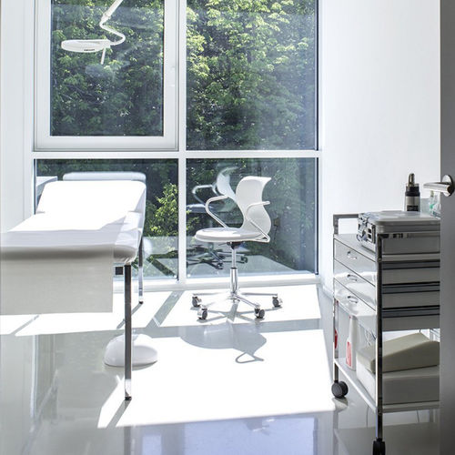 MODERN OFFICE CHAIR WITH ROTARY BASE