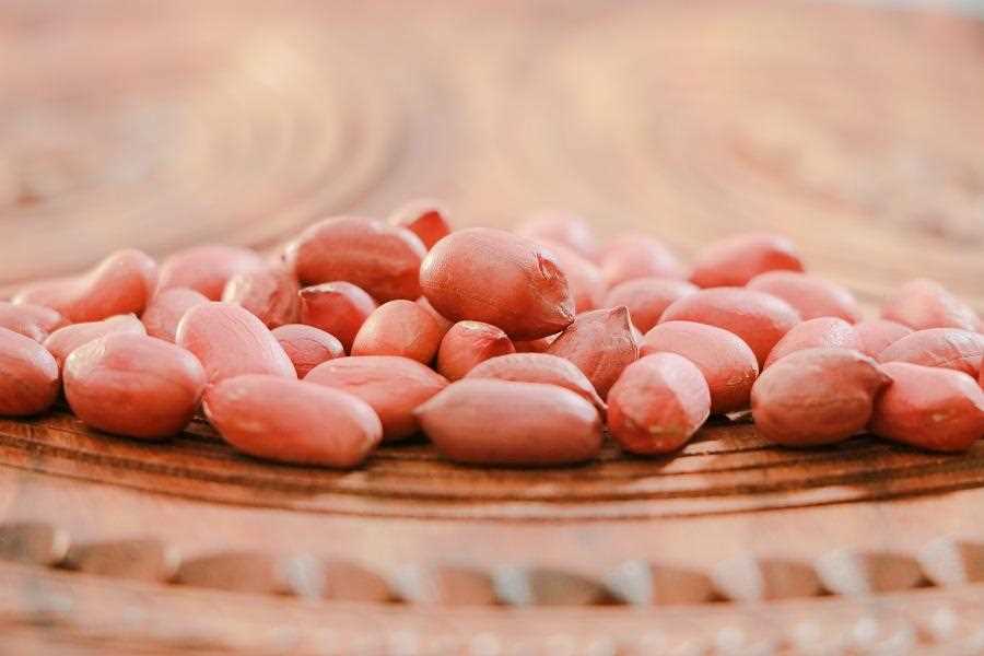 Peeled roasted peanuts