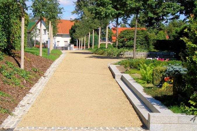  yol insaati, park ve bahce duzenlemeleri