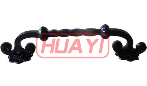 Poignée de porte en fer sculpté