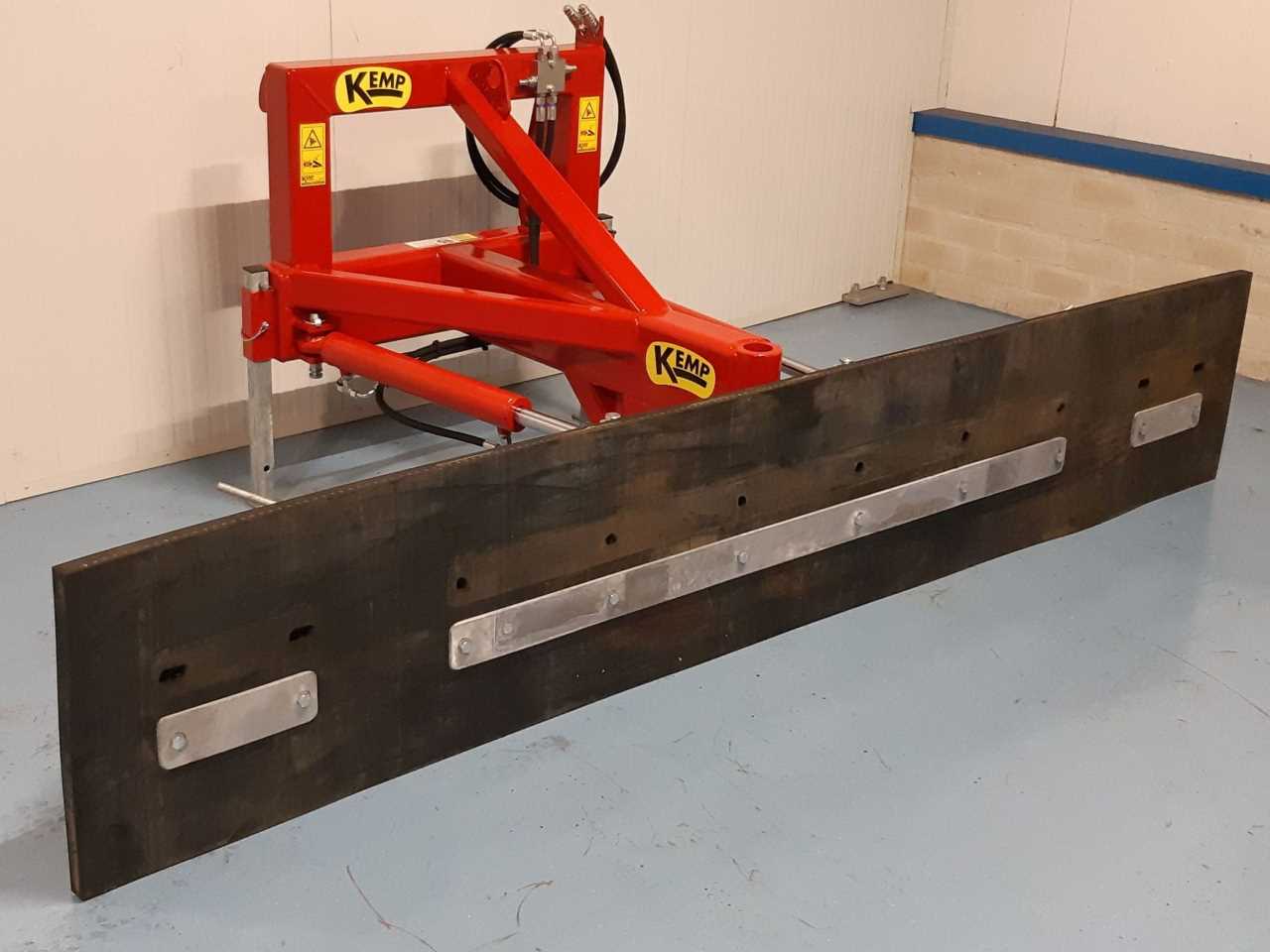 Hydraulically yard scraper heavy