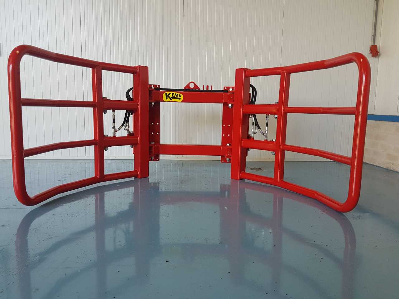 Light round bale grabber