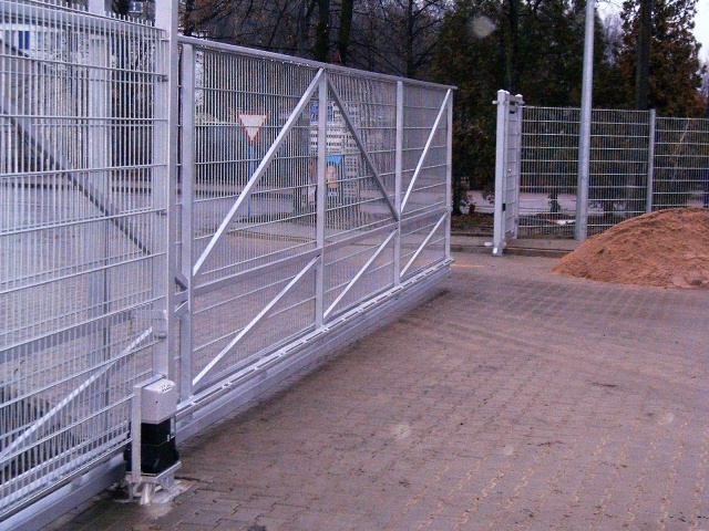 INDUSTRIAL SWING DOORS