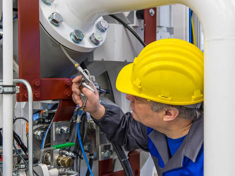Vacuum furnace leak detection