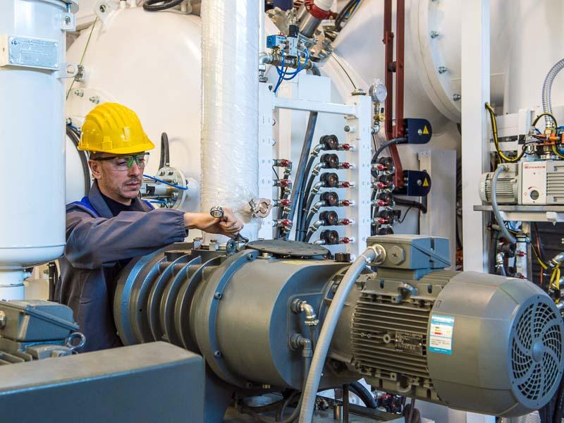 Vacuum pump maintenance