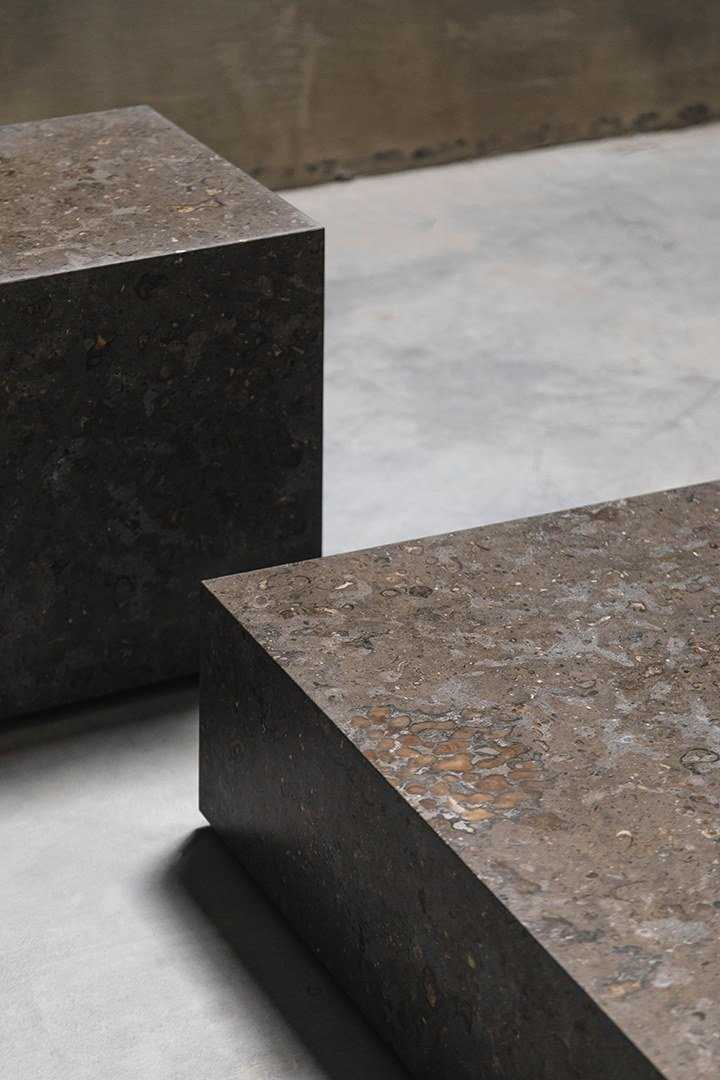 Alçak kare mermer sehpa