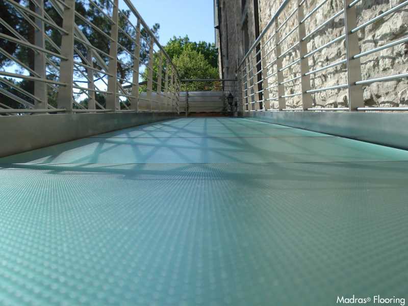 Kaymaz zemin ve merdivenler