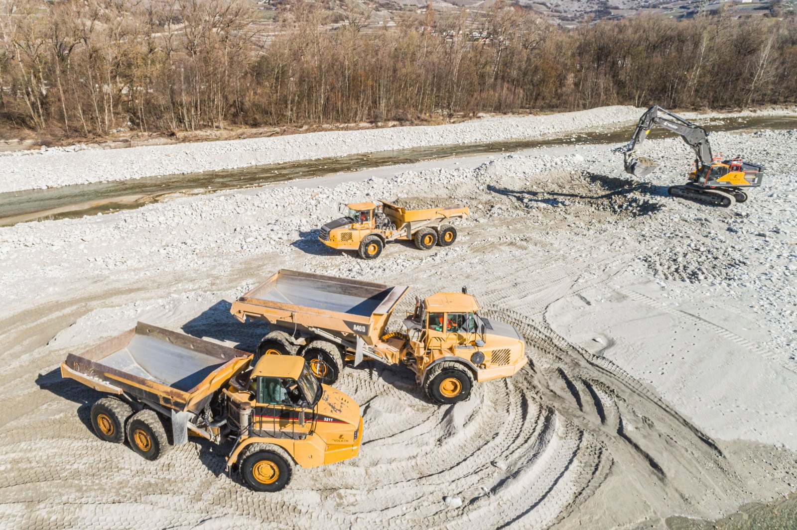 cobblestone and mud for constructions