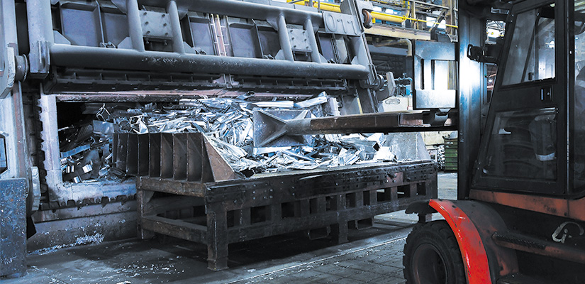 Processing of aluminum waste materials in the foundry