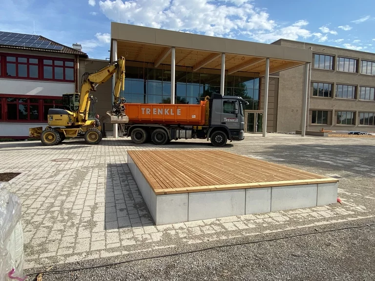 Beton ve dogaltas parke alan doseme