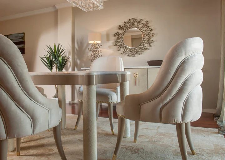 conjunto de mesa e cadeiras de jantar ultra luxuoso