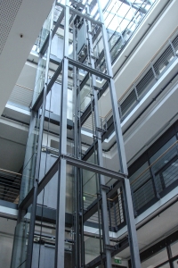 Konstruktion und Montage des Aufzugs