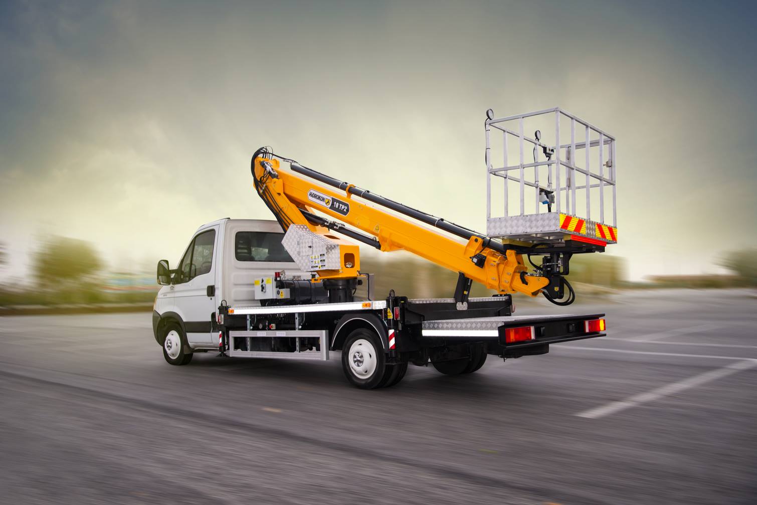 ТЕЛЕСКОПИЧЕСКАЯ ПЛАТФОРМА НА АВТОМОБИЛЕ