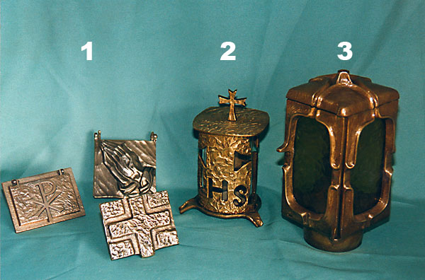 urnes sacrées et lanternes funéraires