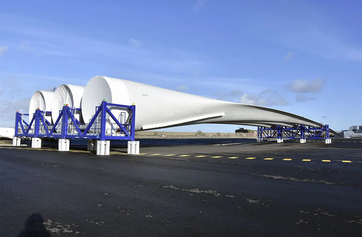 Wind turbine blade LM 107.0 P
