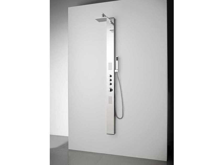 El duşu ile termostatik duş paneli