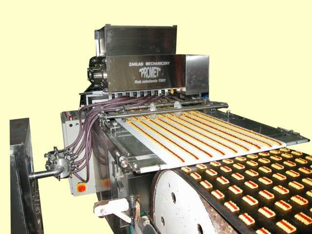 Harvester for the production of biscuits "Extruder stuffer"