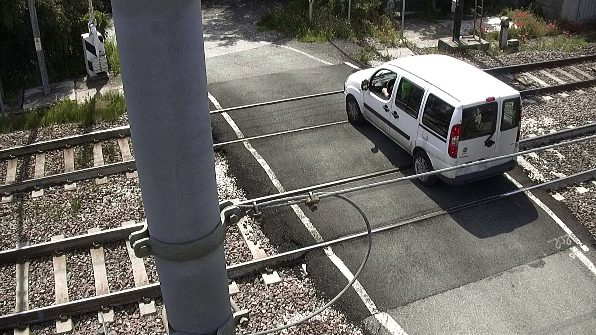 Seviye gecis alaninda engel tespiti