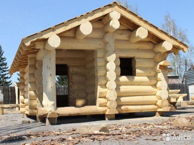 Hand-cut log cabins from Northern pine