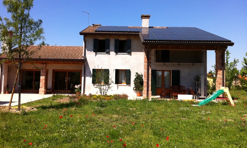 Installation von Solarzellen in Wohngebäuden