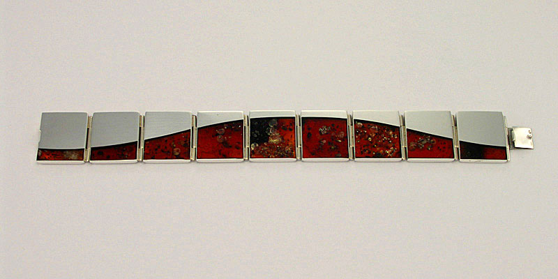 bracelete gravada em âmbar